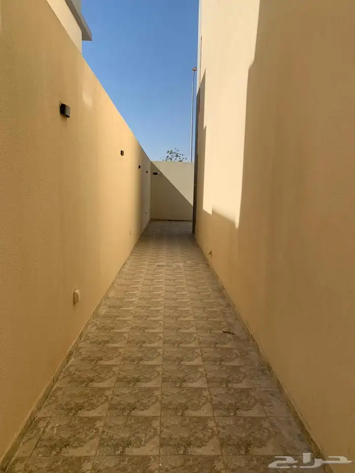 للبيع فيلا حي الجنادرية المشرقية 5