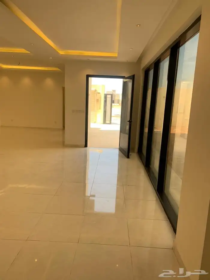 للبيع فيلا حي الجنادرية المشرقية 4