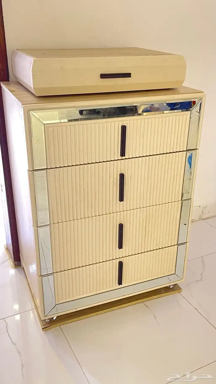 تسريحة معها درج خمس سحابات 0
