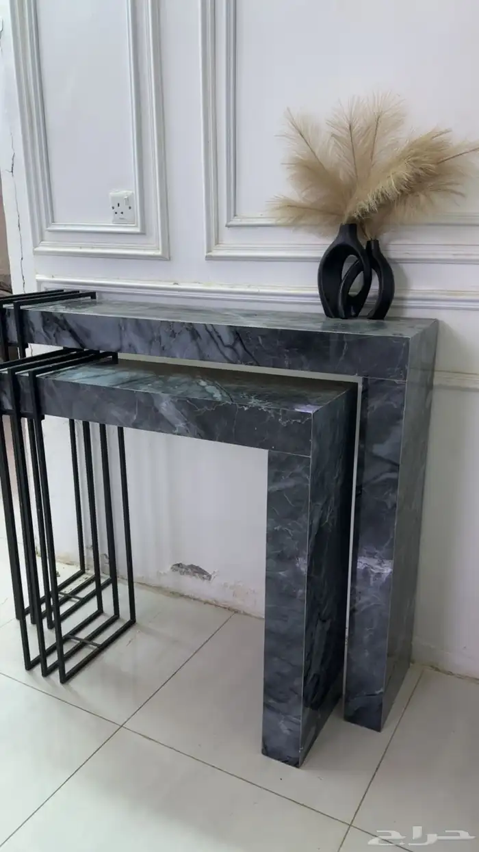 طاولتين مدخل جديده ونظيفه ومافيها اي عيوب 2