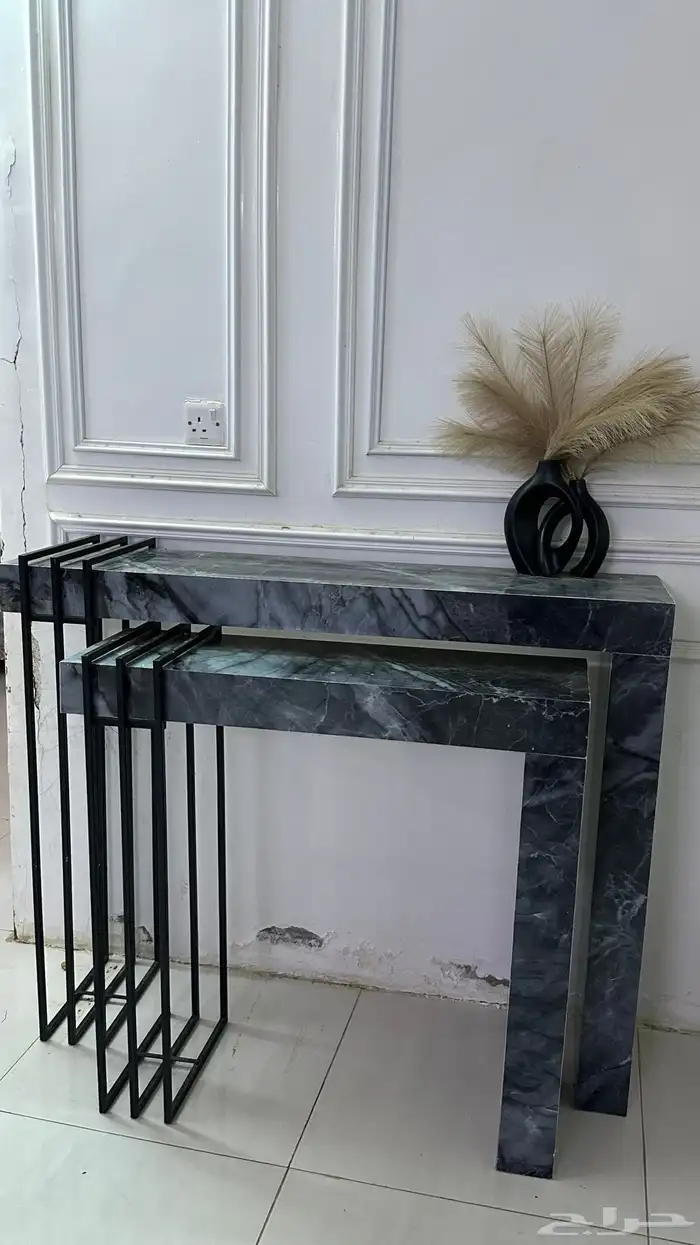 طاولتين مدخل جديده ونظيفه ومافيها اي عيوب 1