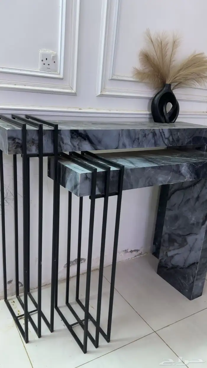 طاولتين مدخل جديده ونظيفه ومافيها اي عيوب 3