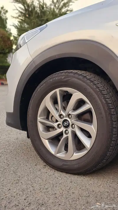 هونداي توسان 2.0 L ديزل مالك اول 8