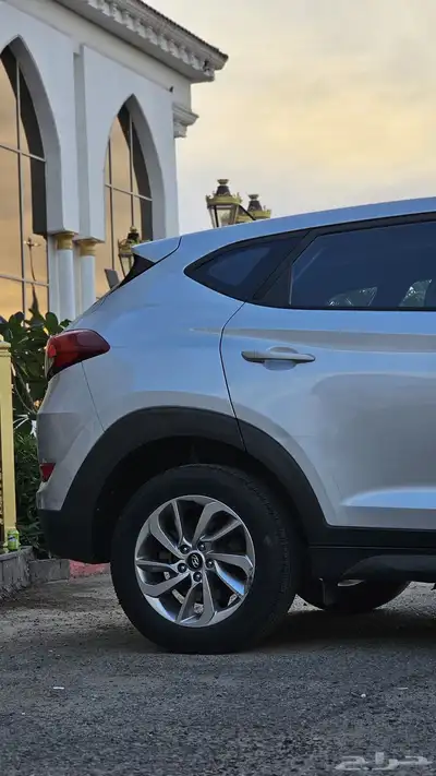 هونداي توسان 2.0 L ديزل مالك اول 13