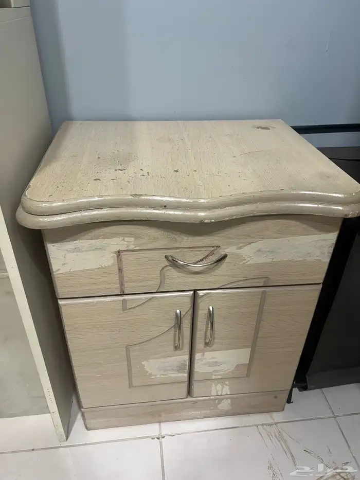 Bed (200 200)   Dresser   2 small side tables   waredrop 1