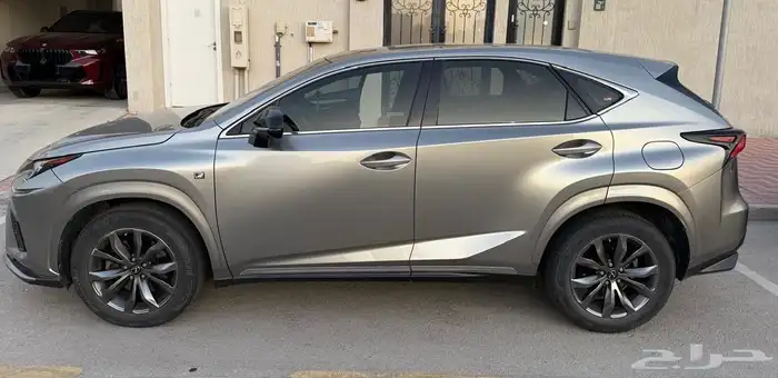 لكزس 300 NX 2