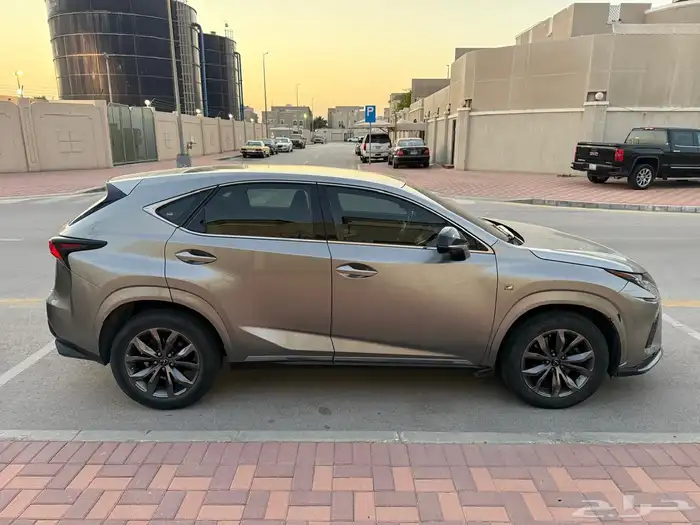 لكزس 300 NX 0