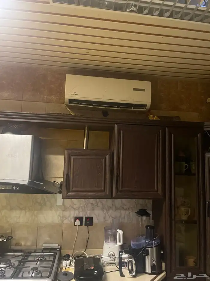 ثلاجة وجلسة L ومكيفات سبيلت 18 و24 4