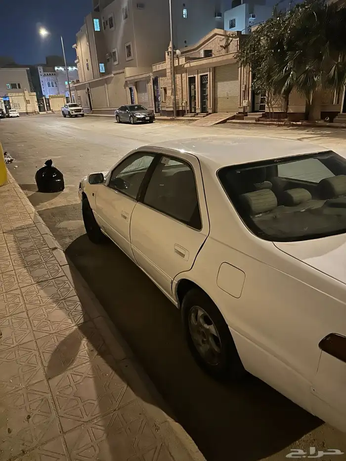 سيارة كامري موديل 2000 الممشى حول 300 الف وقابلة للزيادة 0