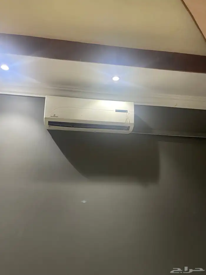 ثلاجة وجلسة L ومكيفات سبيلت 18 و24 6