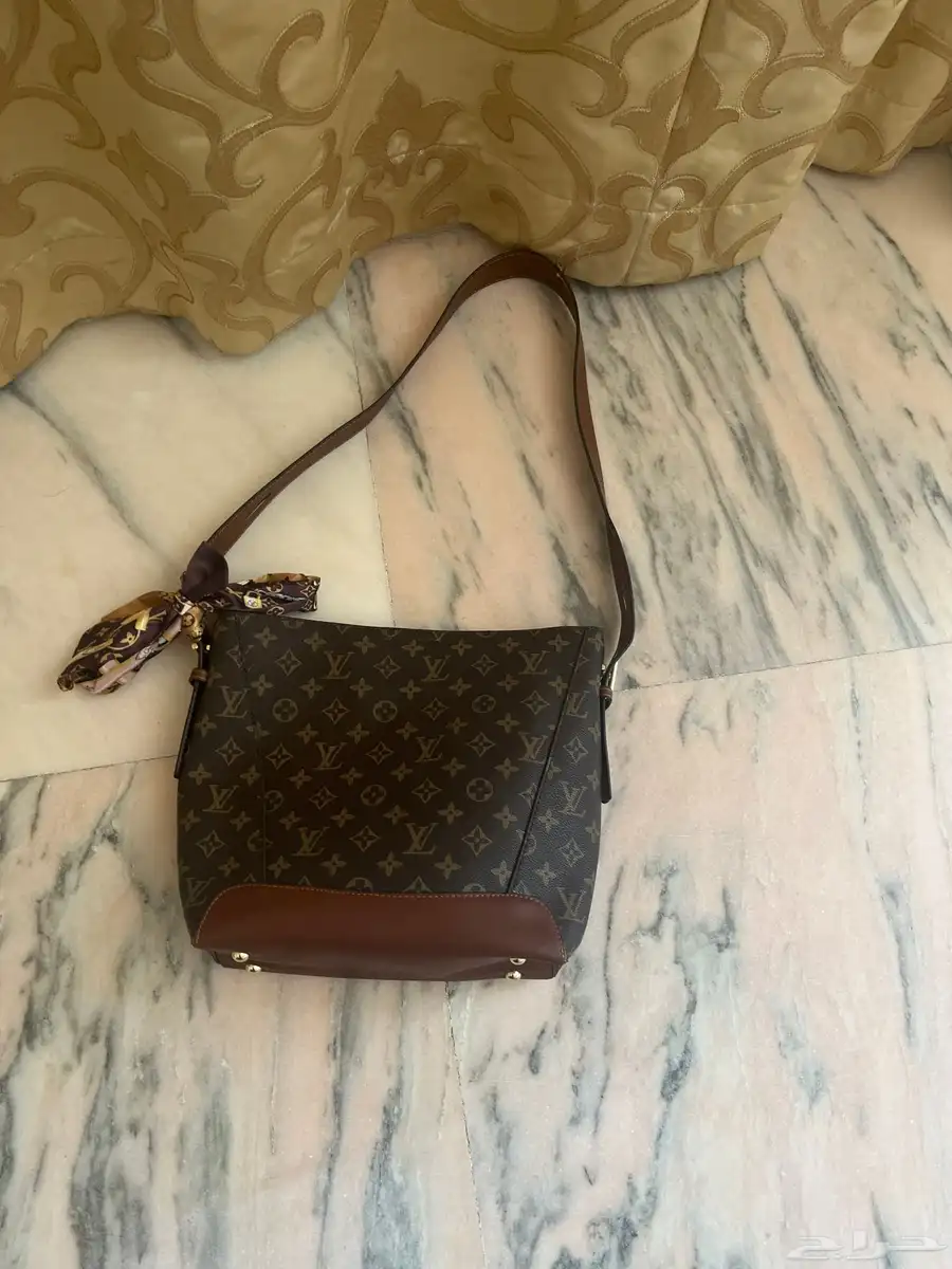 شنطة LV ماستر درجه أولى للبيع بالسوم لم تستخ 0