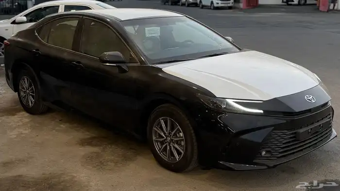 كامري E 2025 بنزين اسود 2