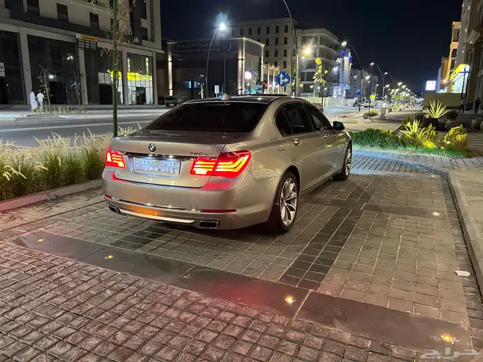 BMW 2015 730 سياره نظيفه جدا بدون اللوحه 1