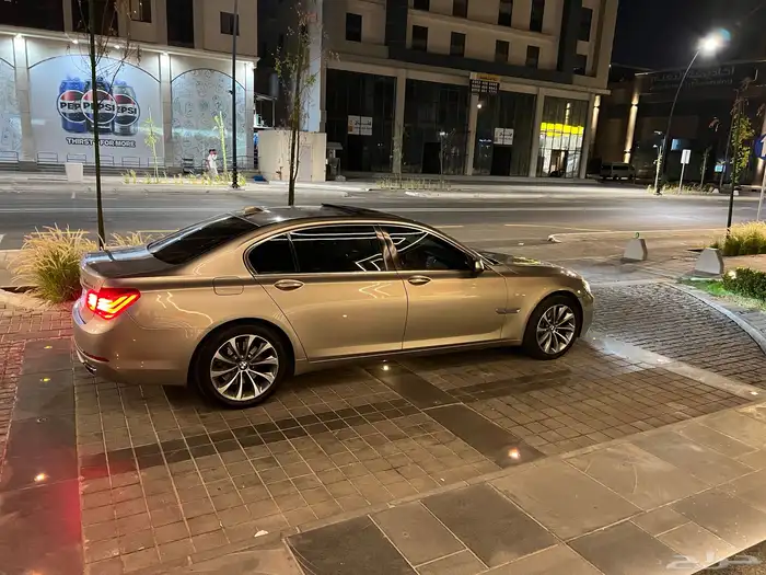 BMW 2015 730 سياره نظيفه جدا بدون اللوحه 0