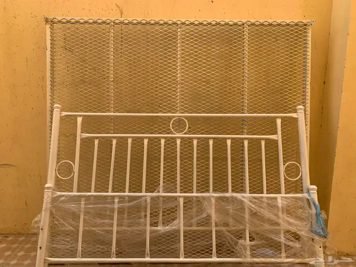 سرير نوم نفرين جديد حتى الأكياس البلاستيكية لسا فيه 1