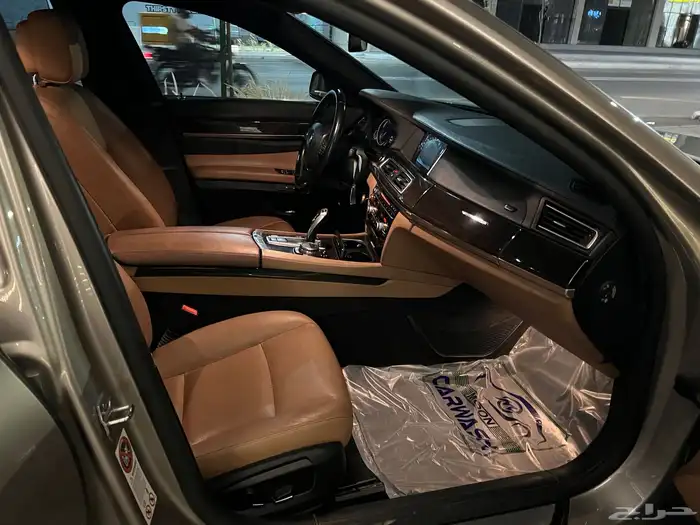 BMW 2015 730 سياره نظيفه جدا بدون اللوحه 7