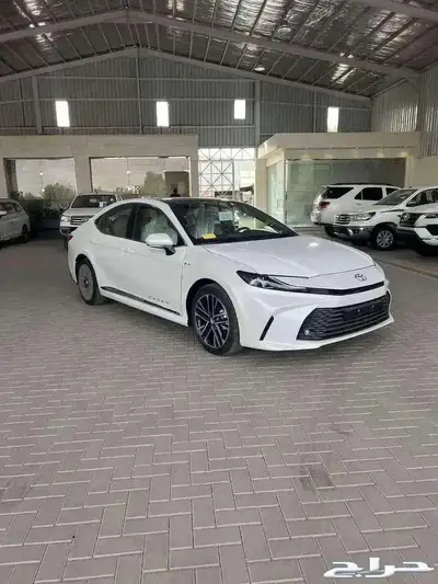 تويوتا كامري هايبر LE 2025 1