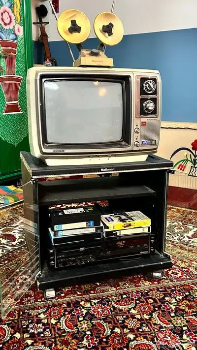 طاولة تلفزيون ناشيونال 4