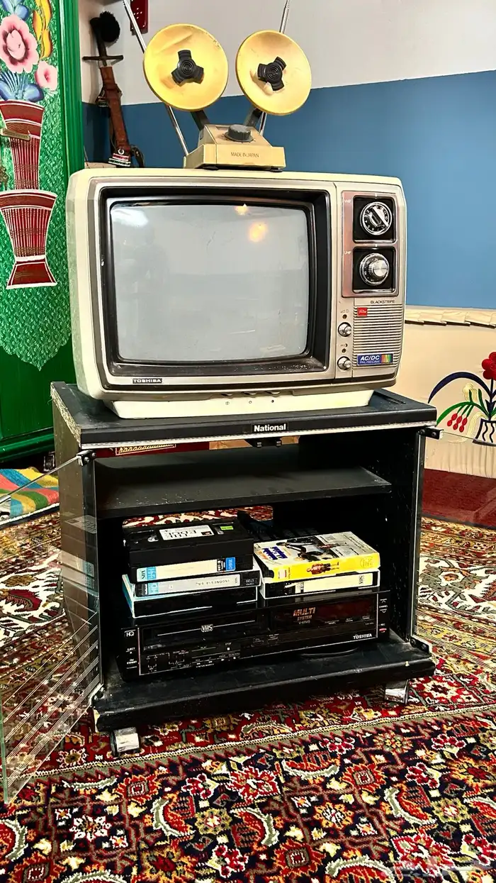 طاولة تلفزيون ناشيونال 4
