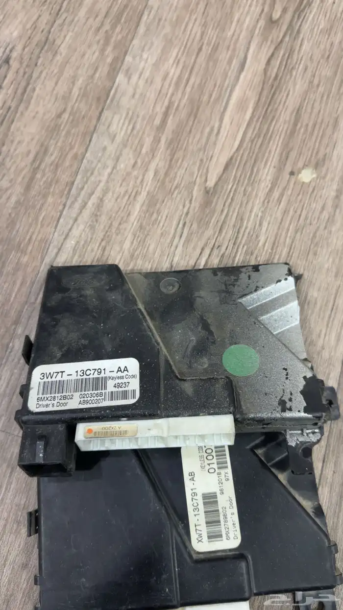 كبيوتر باب سيارة فورد كروان فكتوريا وقراند ماركيز 2