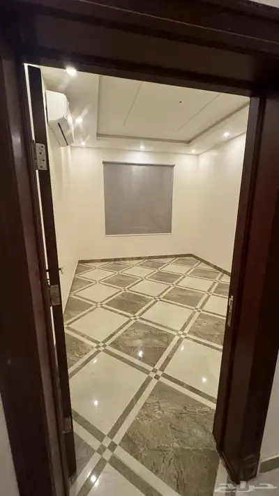 شقه للتقبيل 4