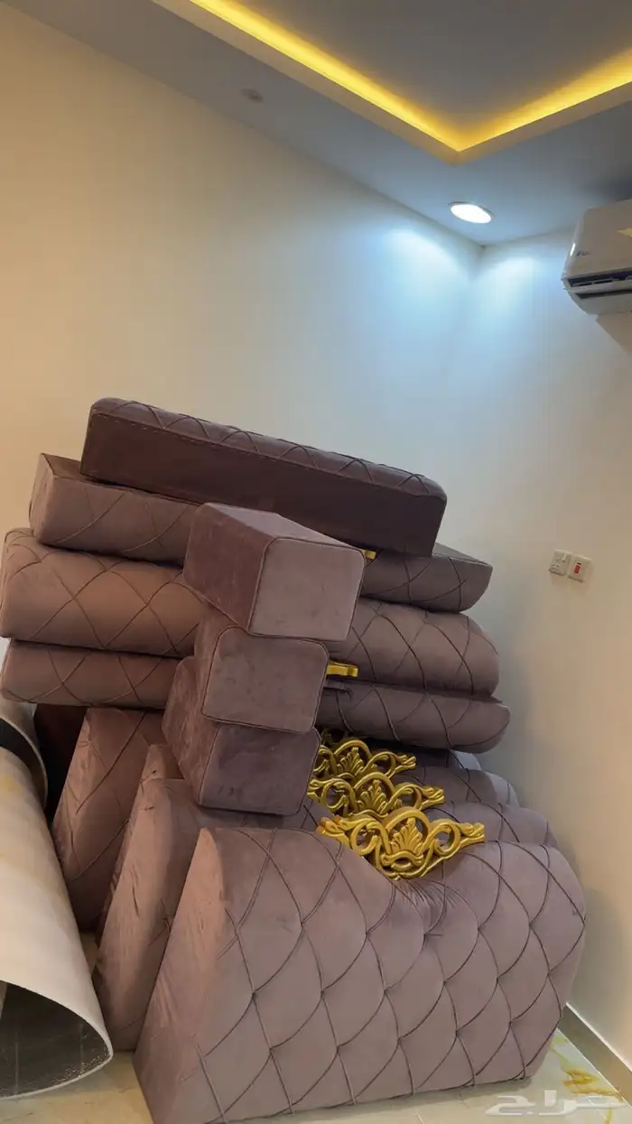 مساند تكفي غرفه 4.5 مع مخاد مافيها ولا شي نضيفه ب السوم 0