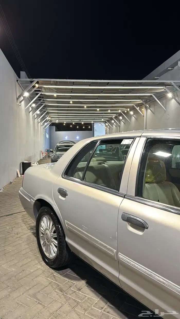 فورد جراند ماركيز 2010 4