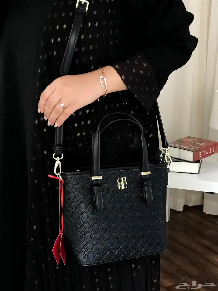 مفارش واكسسوارات وشنط ماركات ومناكير وغيره 12