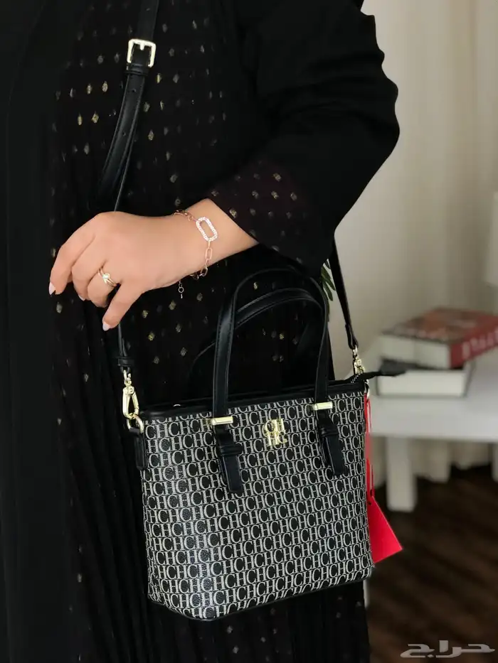 مفارش واكسسوارات وشنط ماركات ومناكير وغيره 17