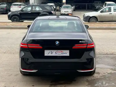 2025 BMW 520 (تصميم يبهر تفاصيل تلهم) استلام فوري 12
