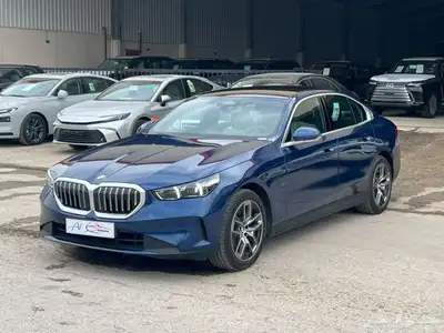 2025 BMW 520 (تصميم يبهر تفاصيل تلهم) استلام فوري 1