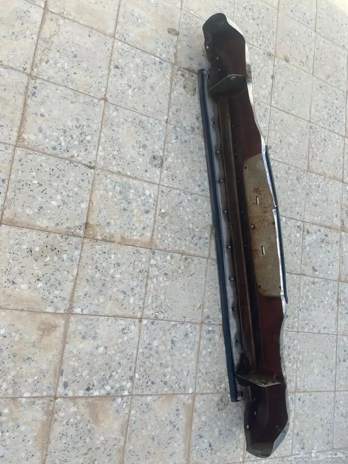 للبيع صدام خلفي هايلكس فيه تعديل و تلحيم 2