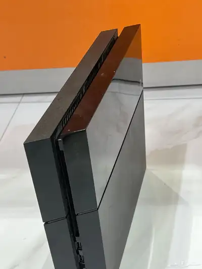 جهاز بلايستيشن 4 نظيف جدا  قابل للتهكير 4