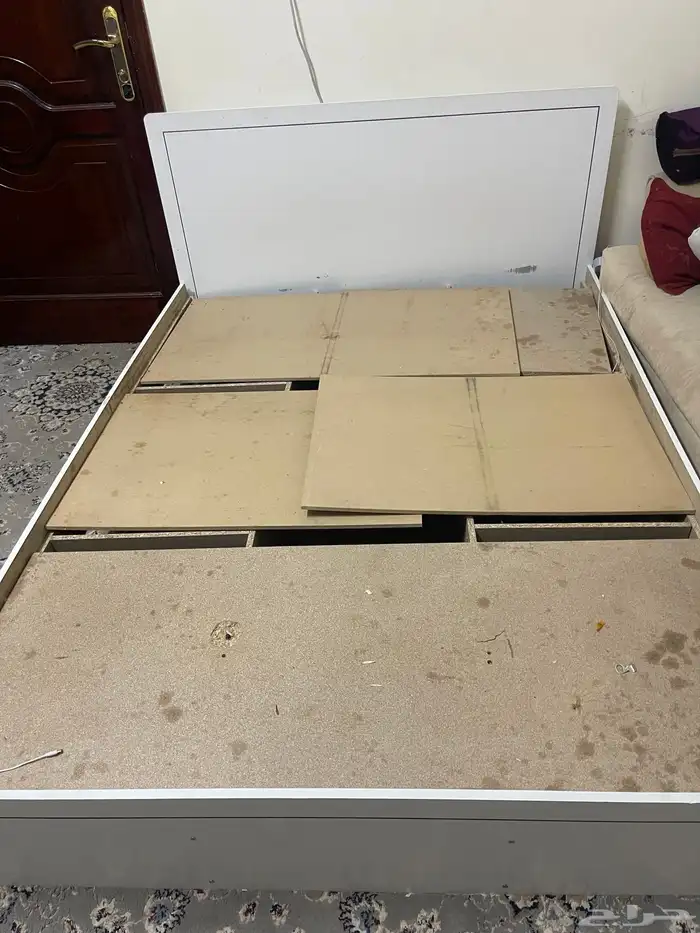 سرير للبيع يحتاج تركيب الخشب فقط 0