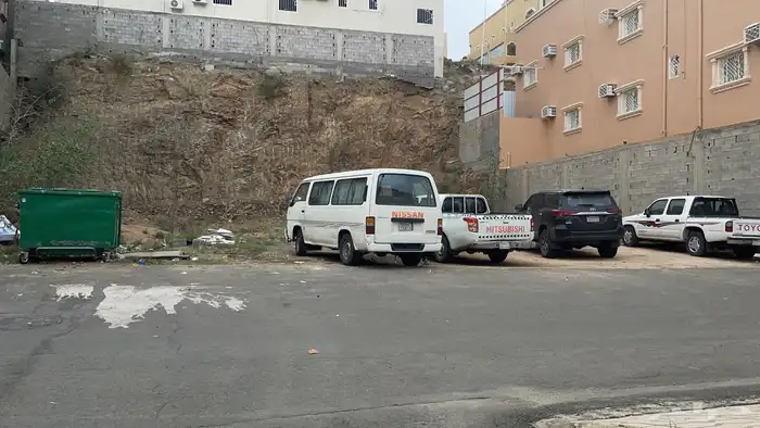 ارض للبيع في حي الموظفين اابها 0
