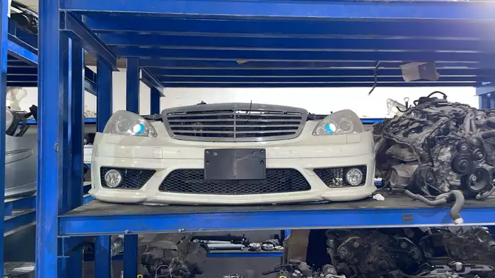 للبيع قطع غيار S63 W221 2009 3