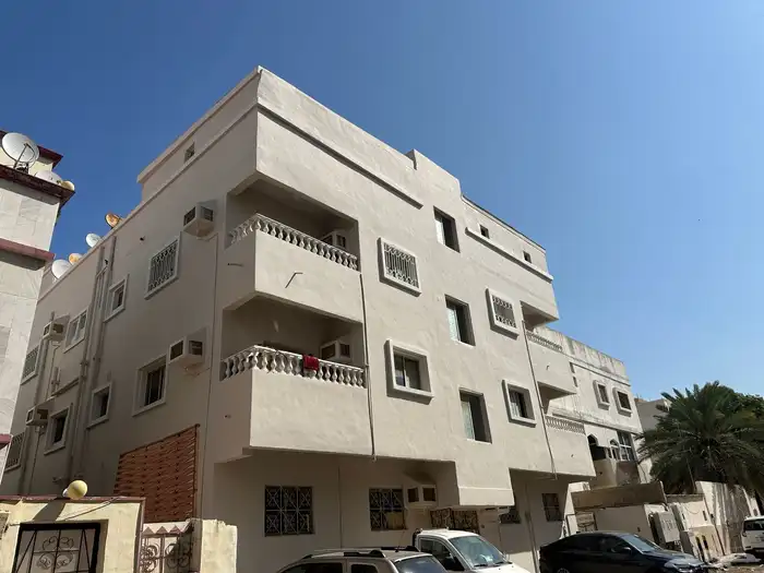 عمارة للبيع بحي الفيصلية مجددة ومؤجرة بعقود الكترونية 1