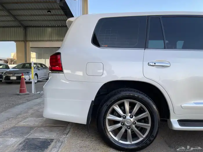 لكزس LX570 2011 6