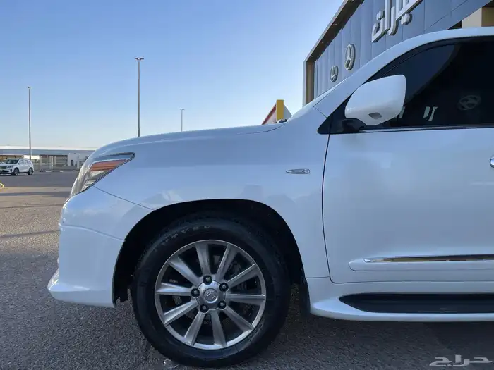 لكزس LX570 2011 2