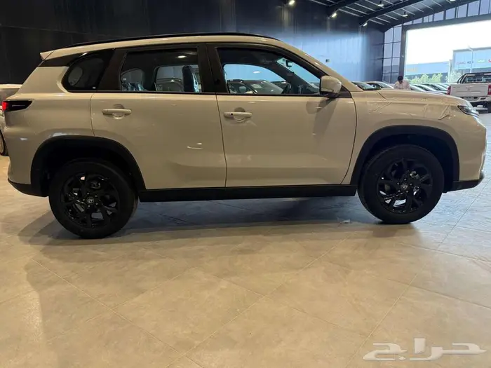 تويوتا اوربان كروزر استاندرد 2025 4