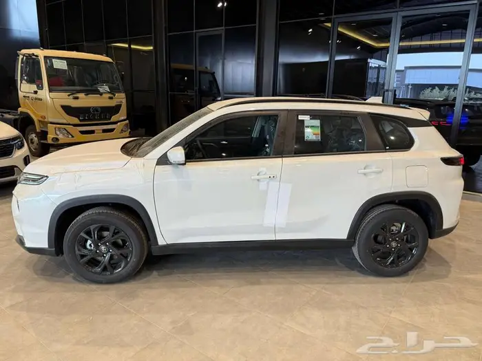 تويوتا اوربان كروزر استاندرد 2025 3