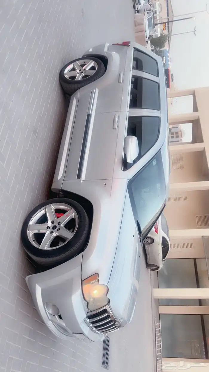 GRAD CHEROKEE 9
