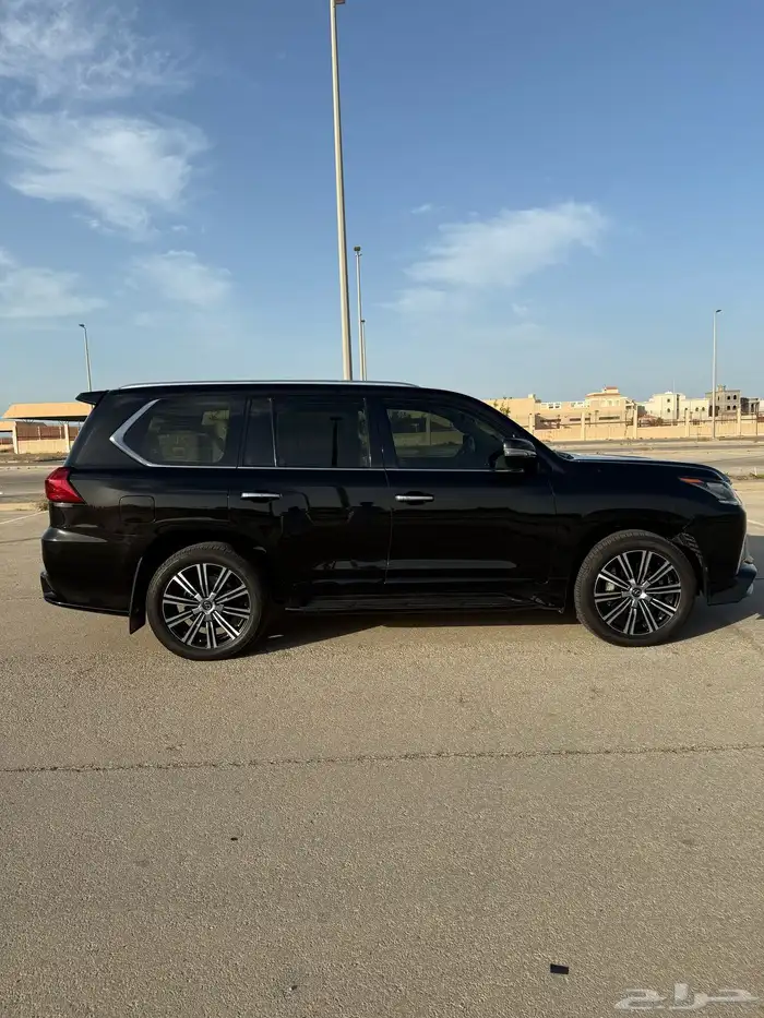 لكزس LX570 فل كامل مخزن 2020 3