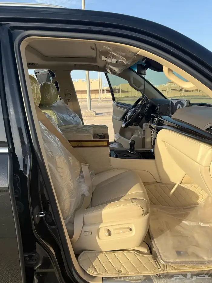 لكزس LX570 فل كامل مخزن 2020 10