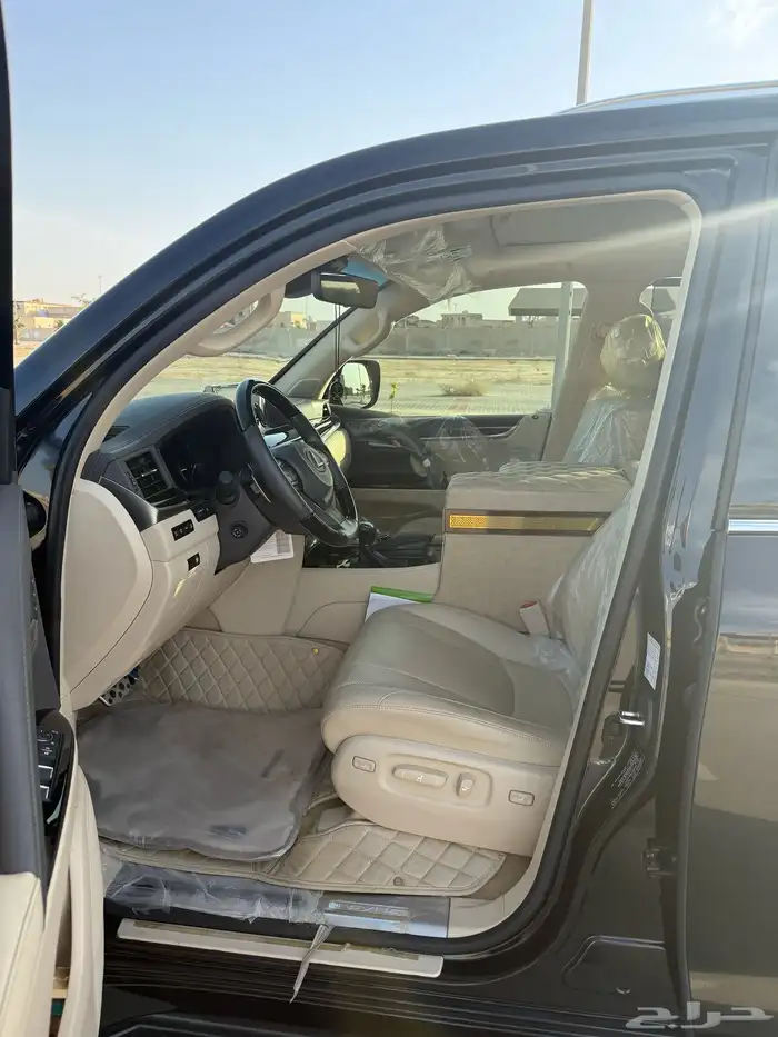 لكزس LX570 فل كامل مخزن 2020 4