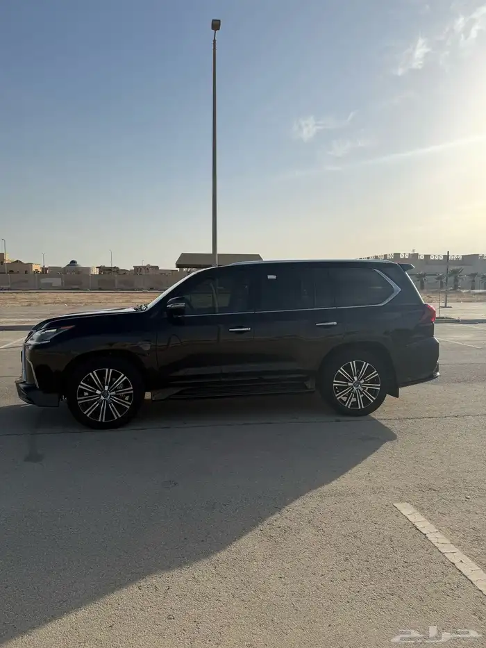 لكزس LX570 فل كامل مخزن 2020 2