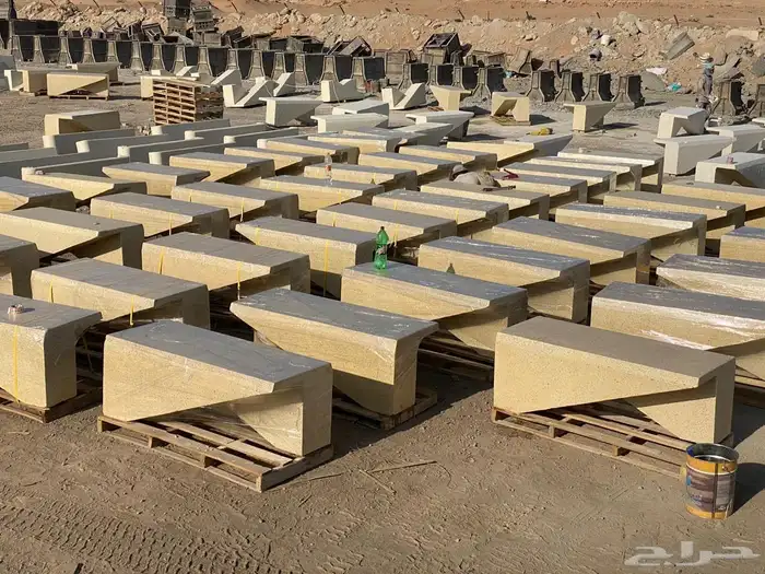 كراسى خرسانية سلات نفايات احواض زراعية مصدات مواقف 15