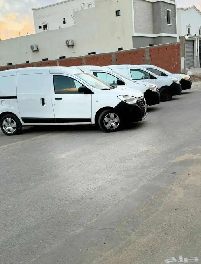 مجموعة سيارات بضاعة للبيع رينو 1