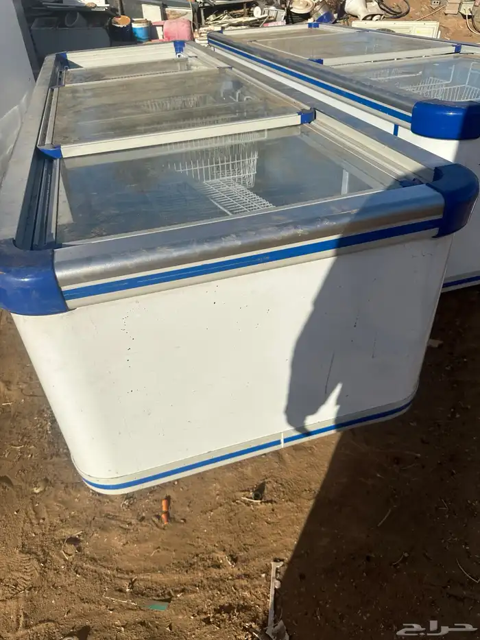 ثلاجات عرض وحده خمسه متر الاخري 4 متر. فريزرات العدد2 جده 5