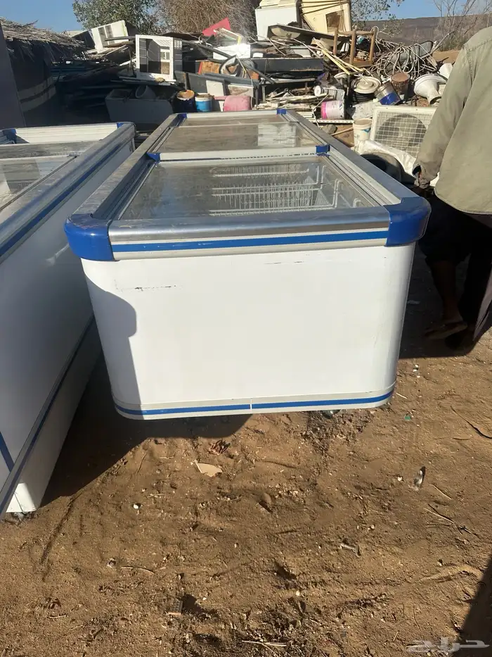 ثلاجات عرض وحده خمسه متر الاخري 4 متر. فريزرات العدد2 جده 4